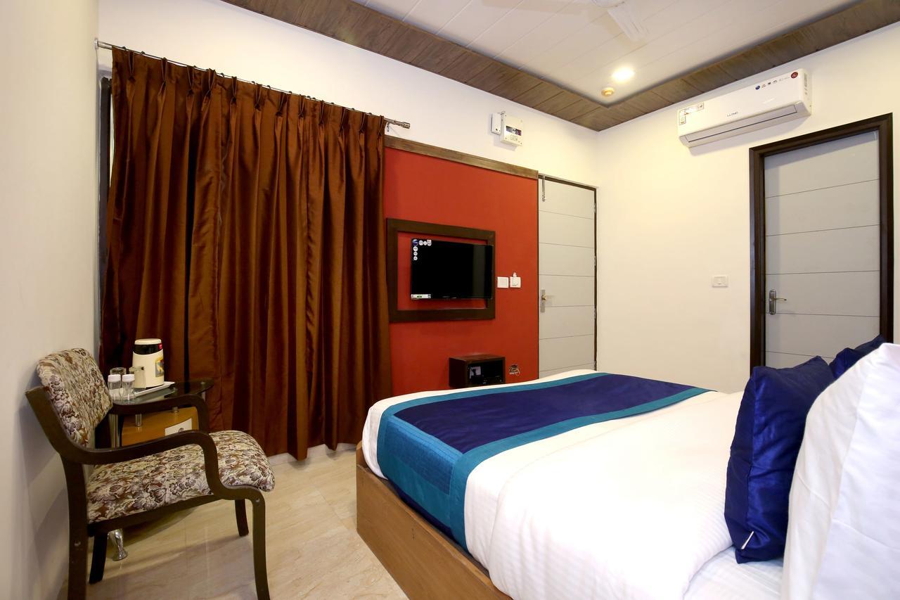 Capital O 9822 Hotel Seven Chandigarh Exterior photo