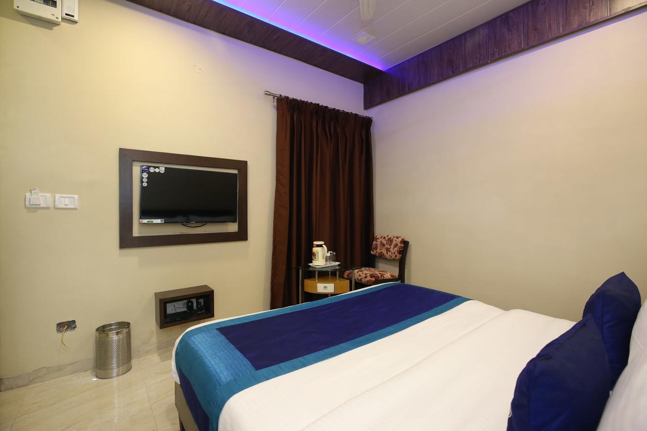 Capital O 9822 Hotel Seven Chandigarh Exterior photo
