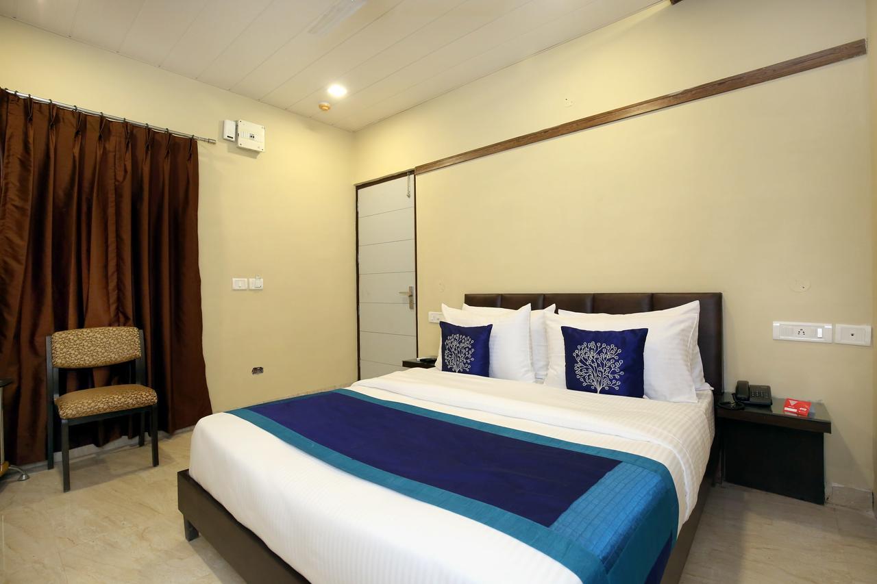 Capital O 9822 Hotel Seven Chandigarh Exterior photo